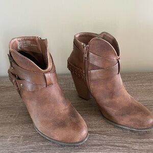 Size 7 heeled boots